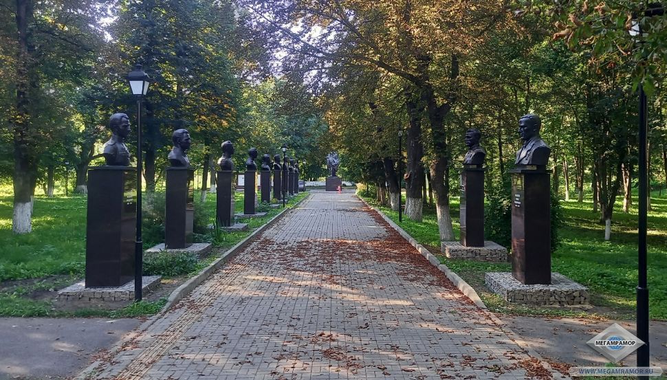 Облицовка столбов гранитом на Аллее Славы